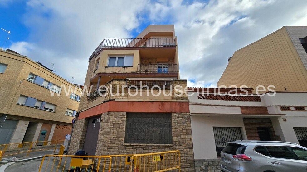 Immeuble residentiel dans Igualada, Barcelona à vendre - Photo du bâtiment - Image 2 de 21