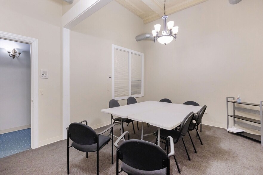 319 N Burdick St, Kalamazoo, MI à louer - Photo intérieure - Image 2 de 8