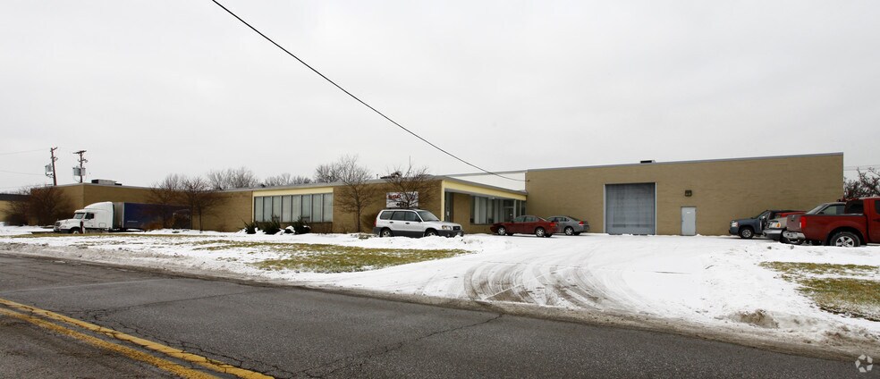 4640 Manufacturing Rd, Cleveland, OH for lease - Building Photo - Image 2 of 5
