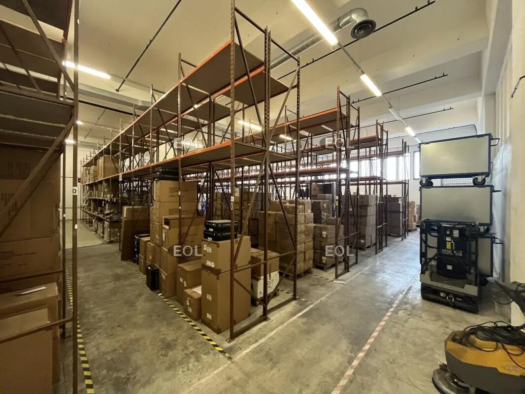 Industrial in Montreuil for sale Building Photo- Image 1 of 9