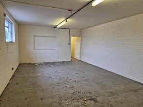 Gore Rd, New Milton for lease Interior Photo- Image 2 of 2