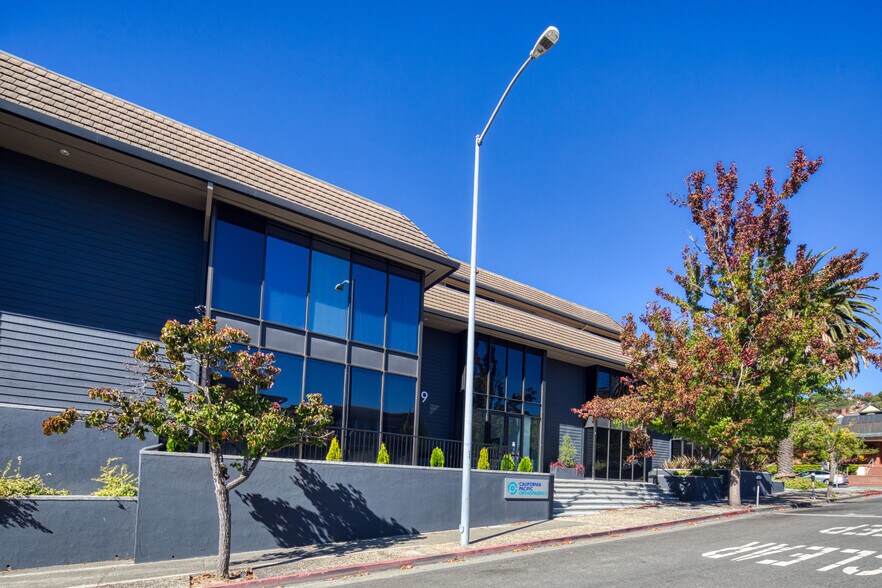 1099 D St, San Rafael, CA à vendre - Photo du bâtiment - Image 3 de 9