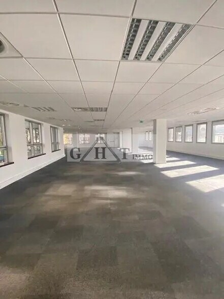 Office in Montreuil for sale - Interior Photo - Image 1 of 3