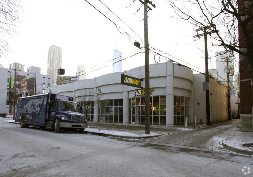 664-678 N Wells St, Chicago, IL for lease - Building Photo - Image 3 of 26