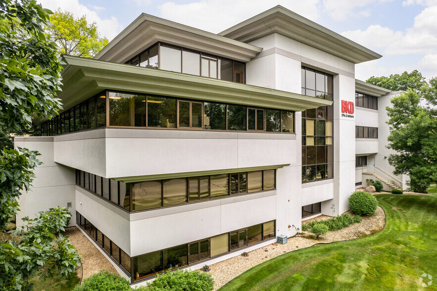 8517 Excelsior Dr, Madison, WI for lease - Building Photo - Image 1 of 5