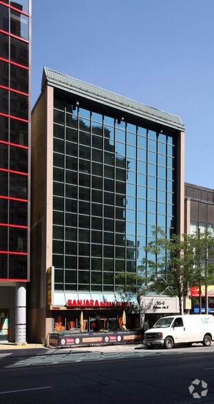 164 Eglinton Ave E, Toronto, ON à louer - Photo du bâtiment - Image 3 de 5