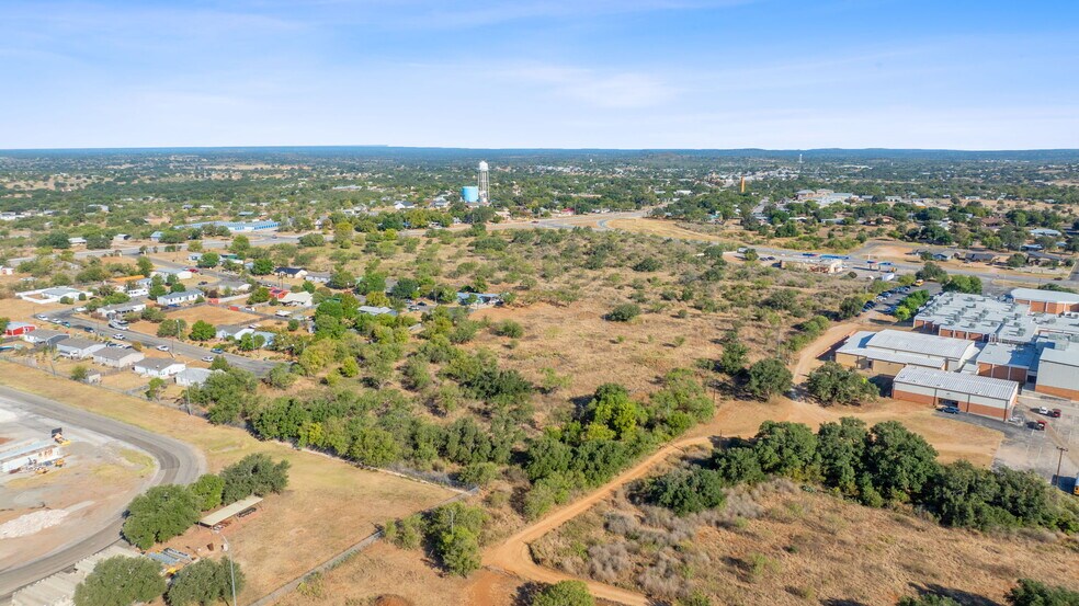 TBD Village Ln, Llano, TX à vendre - Photo du bâtiment - Image 2 de 25