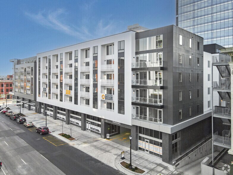 231 N Pennslvania St, Indianapolis, IN à louer - Photo du bâtiment - Image 3 de 4