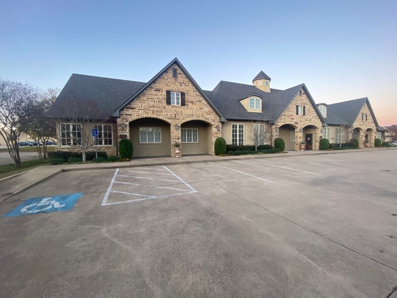 1015 Pruitt Pl, Tyler, TX for lease - Building Photo - Image 1 of 1