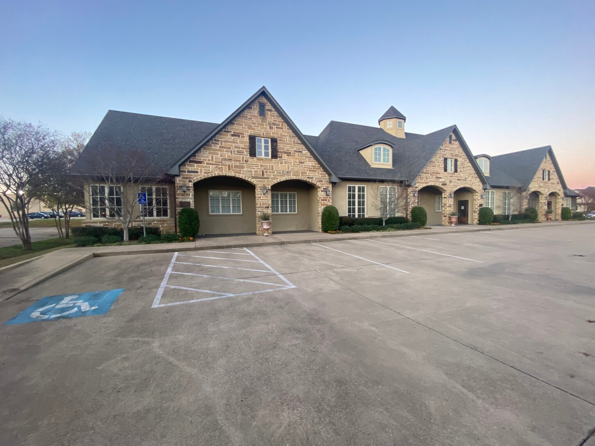 1015 Pruitt Pl, Tyler, TX for lease Building Photo- Image 1 of 2