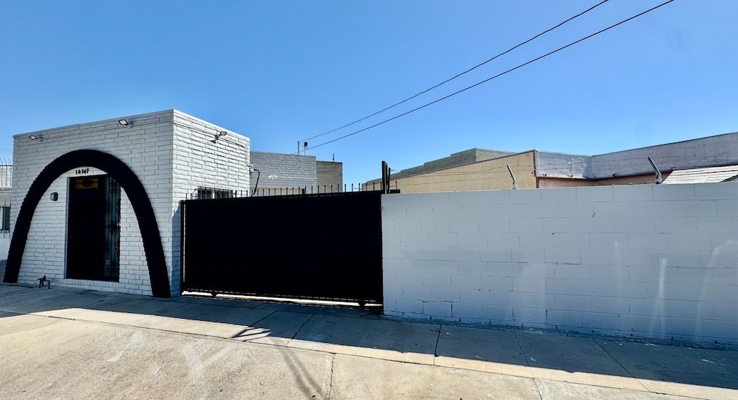 14747 Lull St, Van Nuys, CA for lease Building Photo- Image 1 of 12