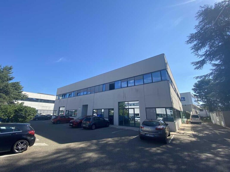 Flex dans Champagne-au-Mont-d'Or à louer - Photo du bâtiment - Image 1 de 25