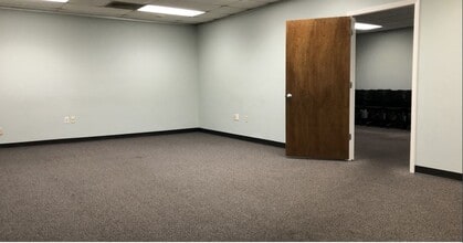 13301 E I-10 Fwy, Houston, TX à louer Photo intérieure- Image 2 de 4