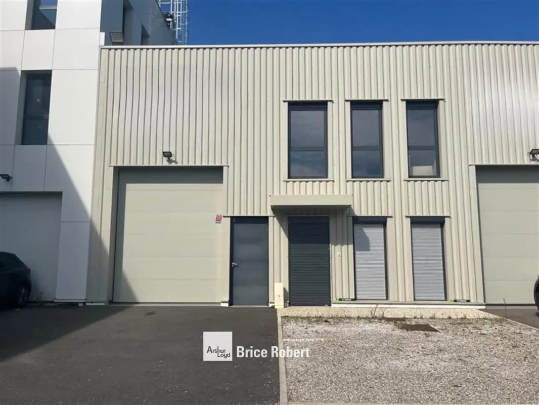 Flex in Décines-Charpieu for lease Building Photo- Image 1 of 12