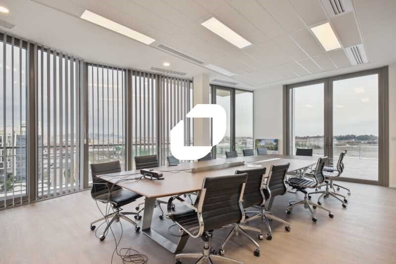 Office in Vénissieux for lease - Building Photo - Image 3 of 14