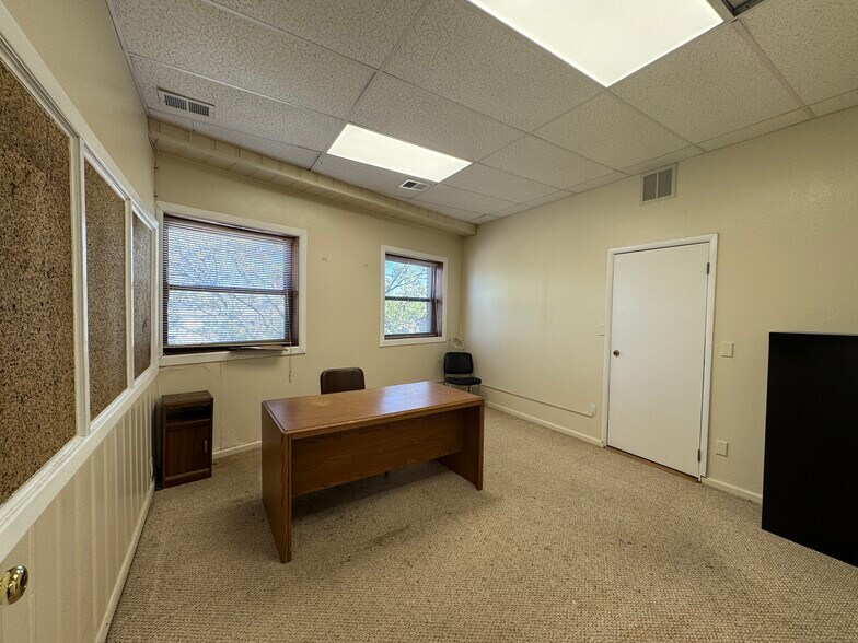 101-109 Wellwood Ave, Lindenhurst, NY à louer - Photo du bâtiment - Image 3 de 12