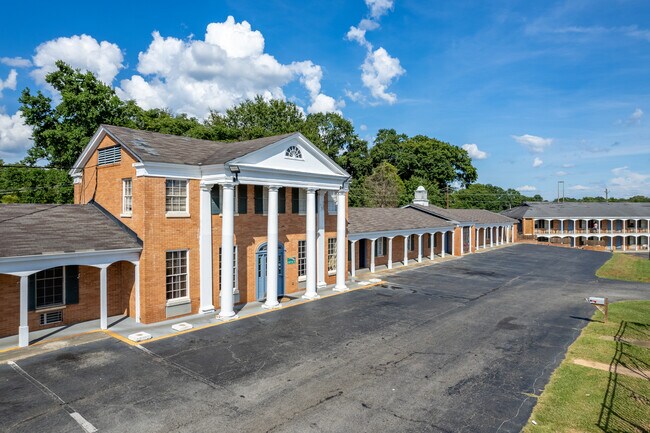 Plus de détails pour 130 N Frontage Rd, Forsyth, GA - Services hôteliers à vendre