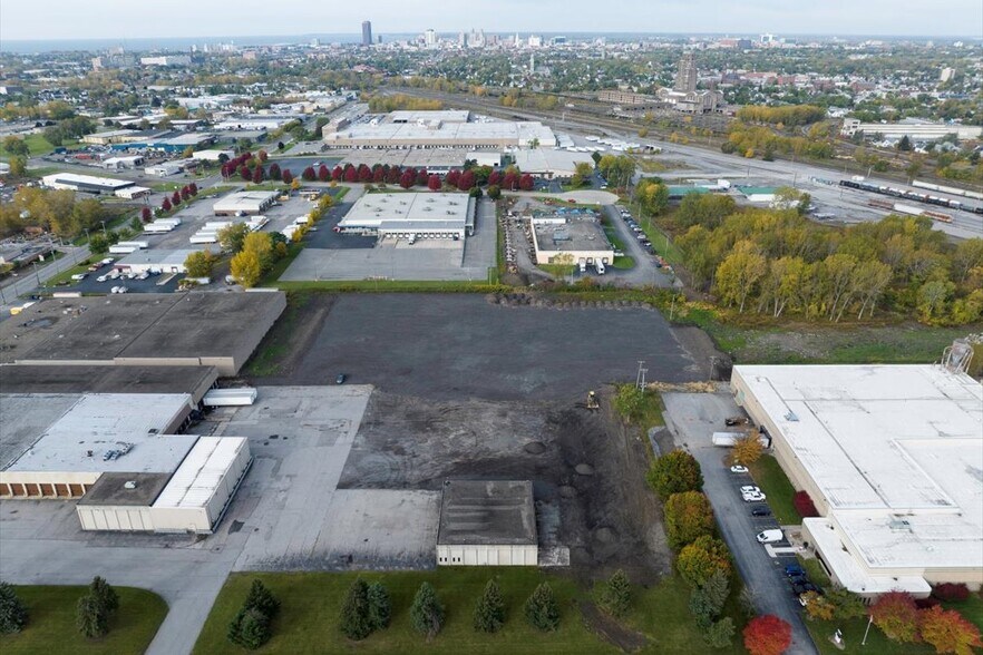 60 Bud Mil Dr, Buffalo, NY à louer - Photo du bâtiment - Image 3 de 10