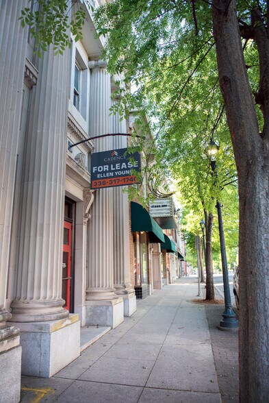 524 S Elm St, Greensboro, NC à louer - Photo du bâtiment - Image 1 de 11