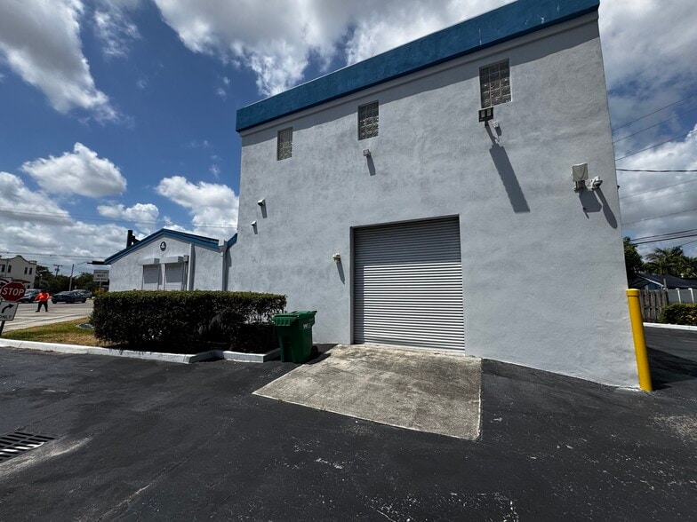6151 Pembroke Rd, Hollywood, FL for lease - Building Photo - Image 2 of 28