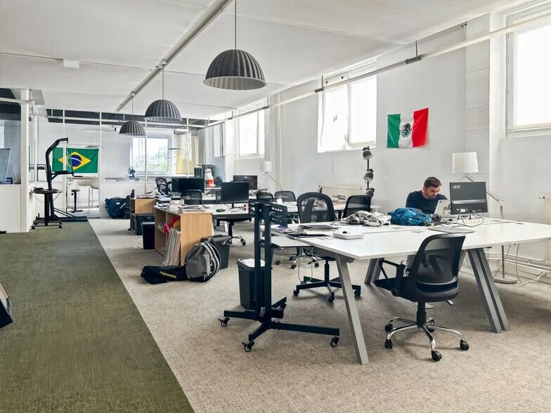 Office in Vanves for lease - Interior Photo - Image 2 of 12