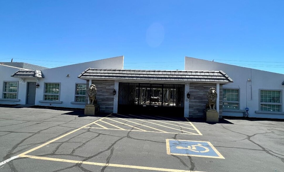 14819 N Cave Creek Rd, Phoenix, AZ à louer - Photo du bâtiment - Image 3 de 15