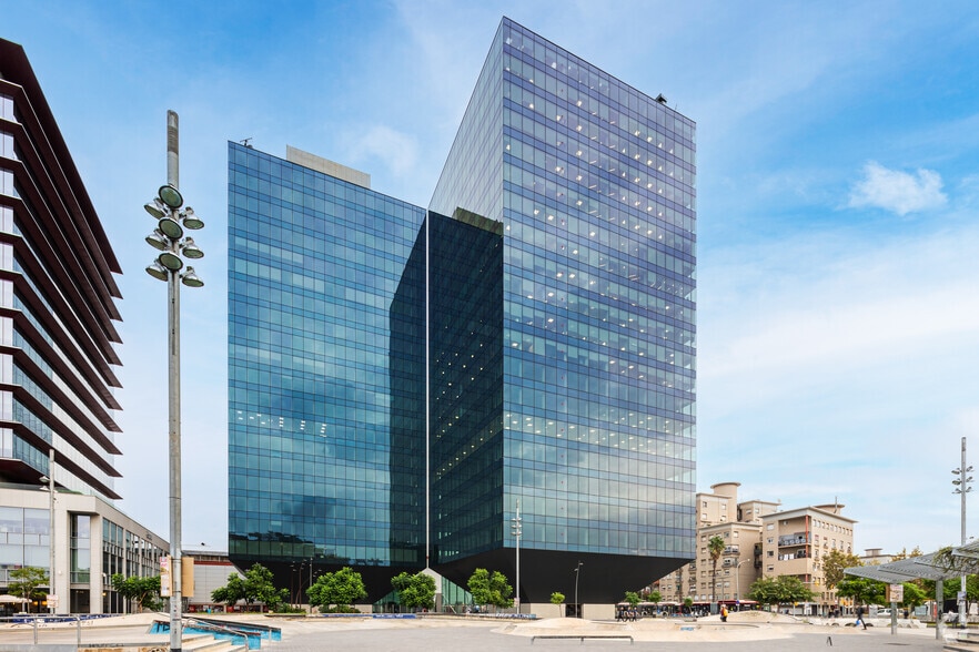 Passeig de la Zona Franca, 101-105, Barcelona, Barcelona for lease - Building Photo - Image 3 of 7