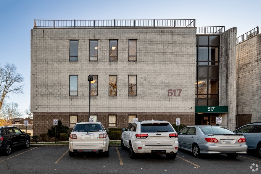 517 Route 111, Hauppauge, NY for lease - Building Photo - Image 2 of 5