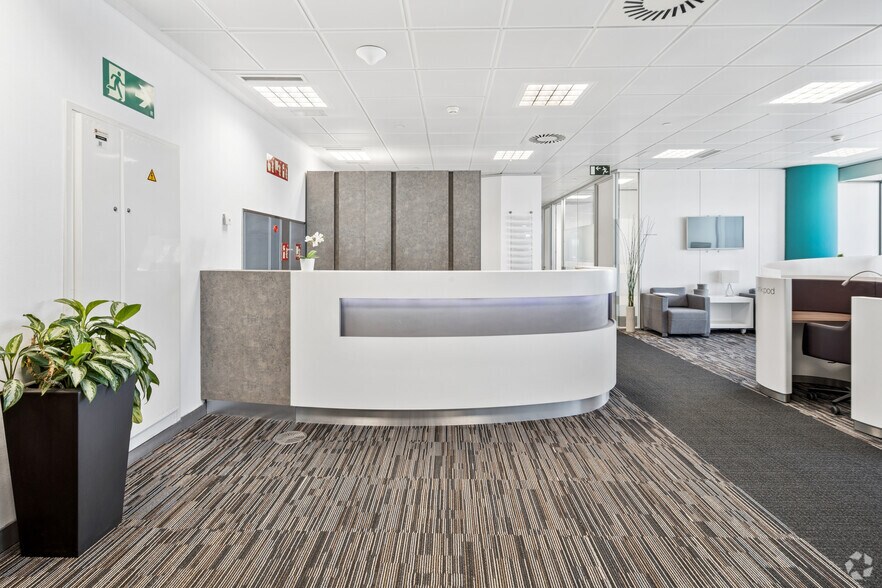 Paseo Regus Torre Cristal, Paseo Castellana, 259 C, Madrid, Madrid for lease - Interior Photo - Image 3 of 32