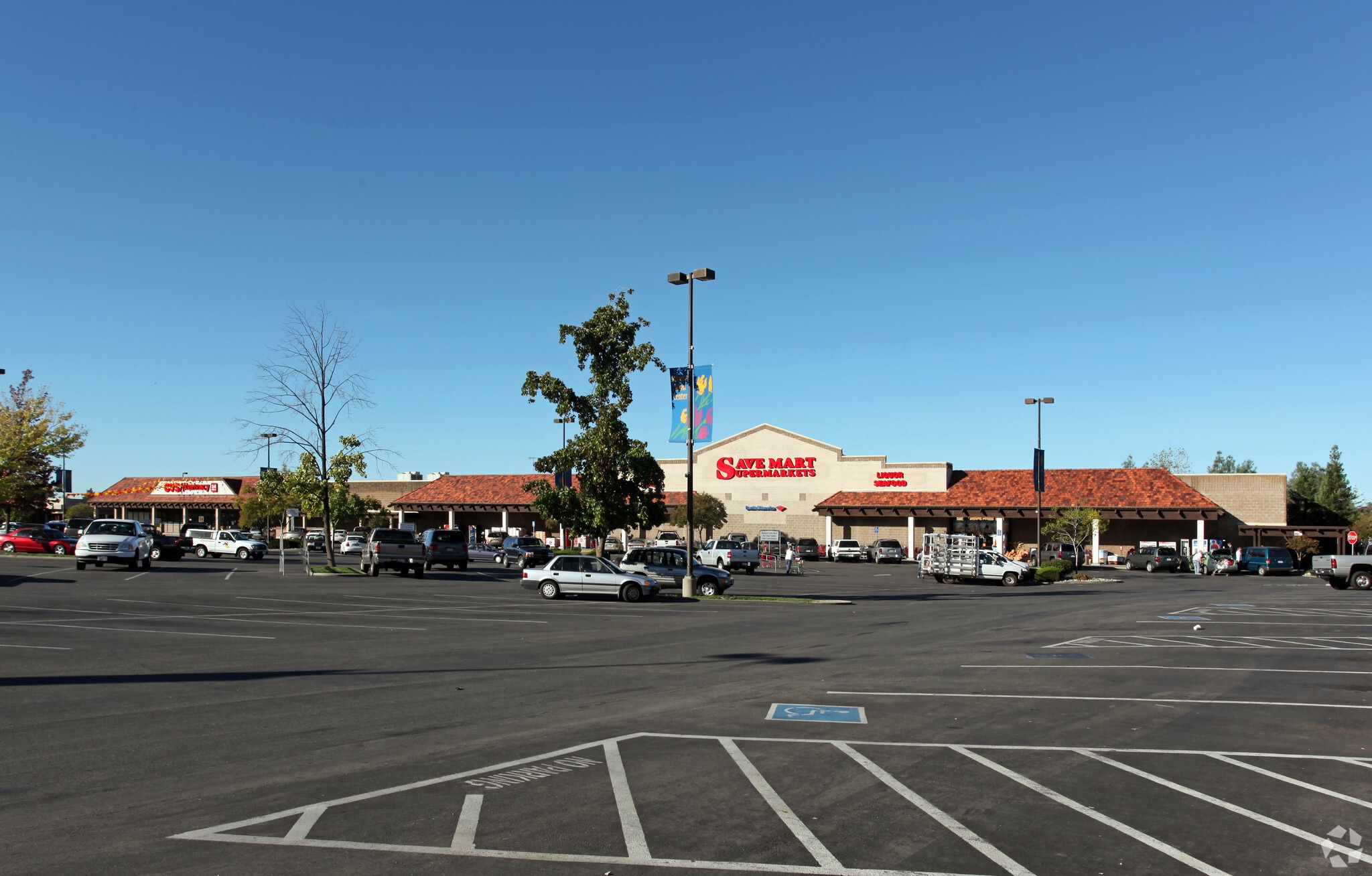 340-388 Elm Ave, Auburn, CA à louer Photo principale- Image 1 de 5