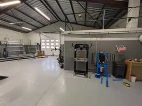 8 Avenue De Jallieu, L'Isle-d'Abeau for lease Interior Photo- Image 1 of 3