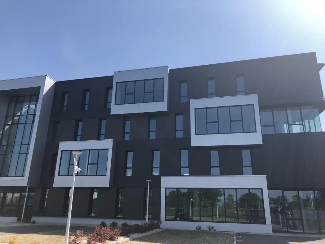 Bureau dans Saint-Grégoire à louer Photo du bâtiment- Image 1 de 18