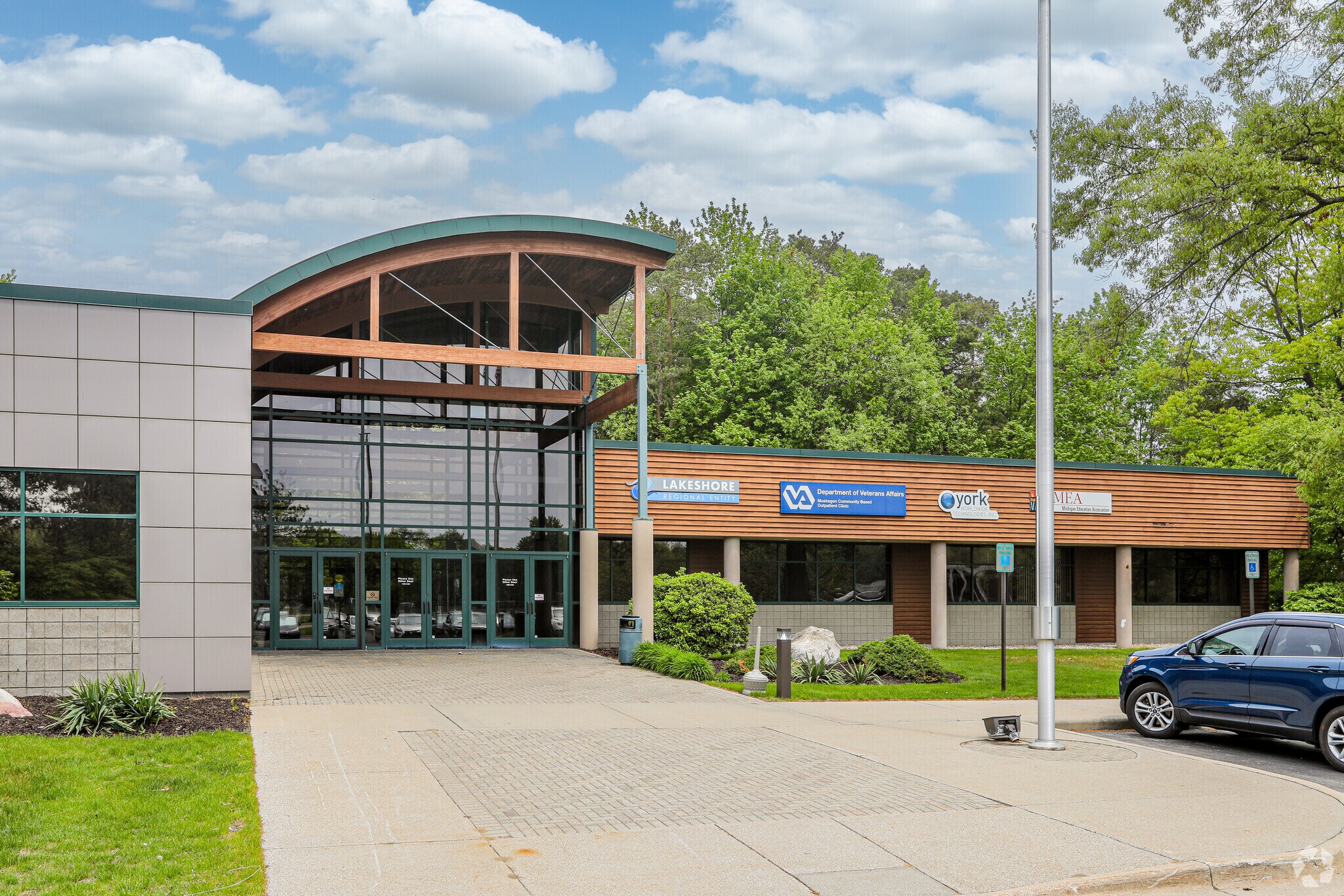 5000 Hakes Dr, Muskegon, MI à vendre Photo principale- Image 1 de 6