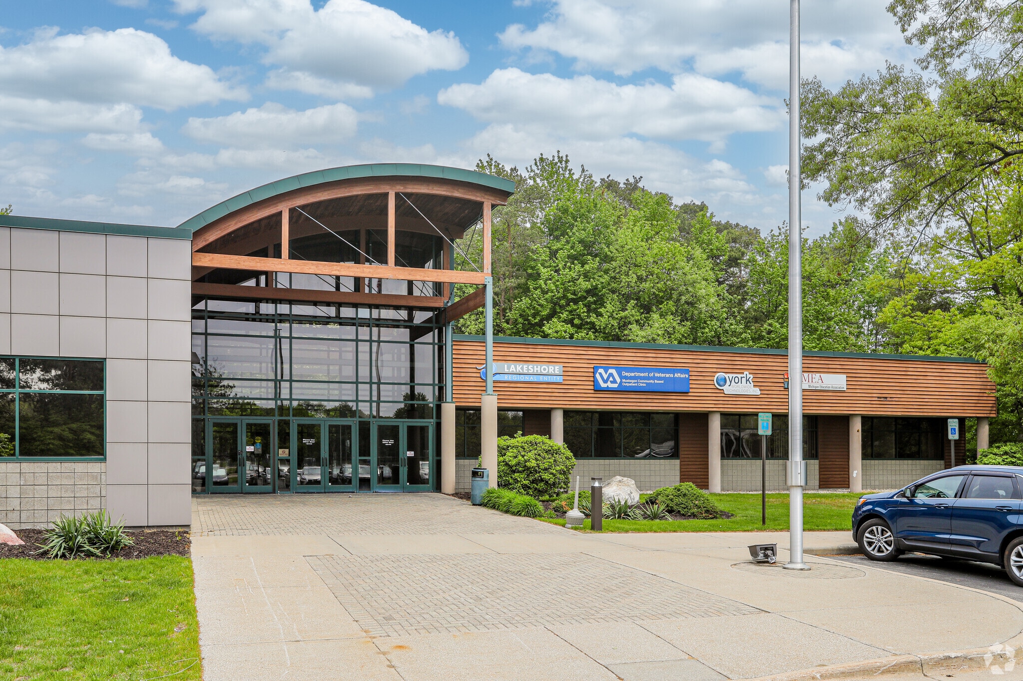 5000 Hakes Dr, Muskegon, MI for sale Primary Photo- Image 1 of 6