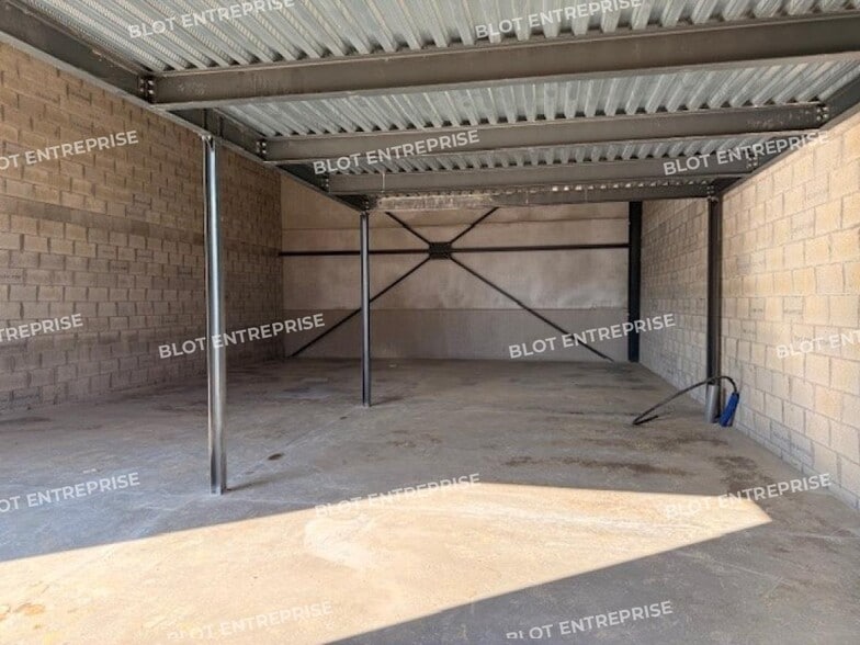 Flex in La Mézière for lease - Building Photo - Image 3 of 6