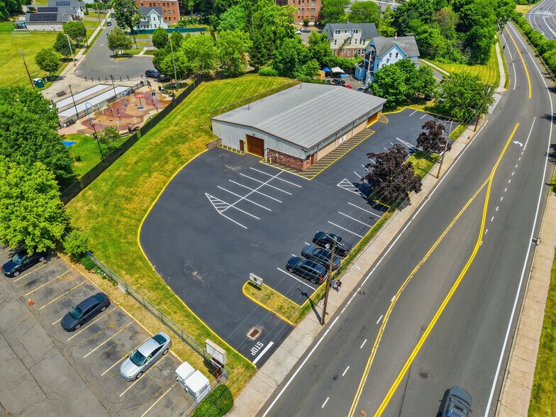 980 Stanley St, New Britain, CT à louer - Photo du bâtiment - Image 3 de 14