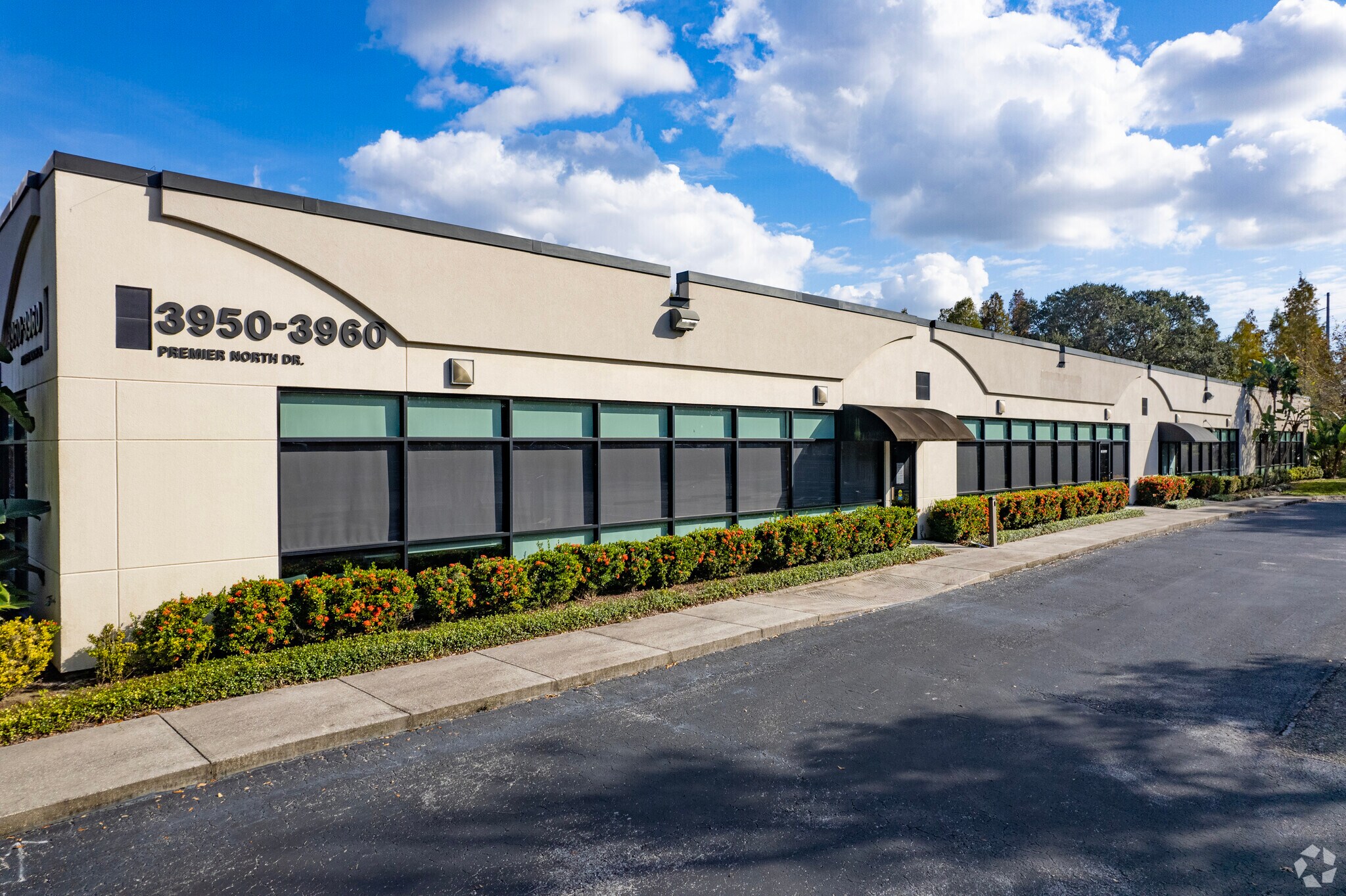 3950-3960 Premier North Dr, Tampa, FL à louer Photo du bâtiment- Image 1 de 11