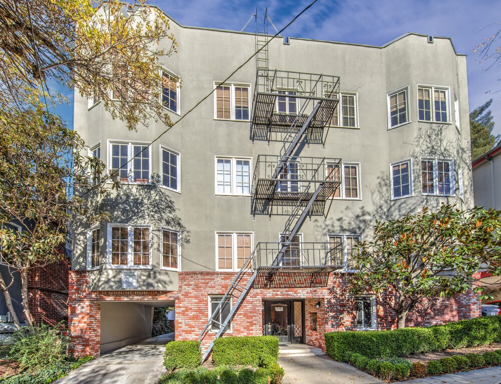 2427 Hilgard Ave, Berkeley, CA à vendre Photo du bâtiment- Image 1 de 1