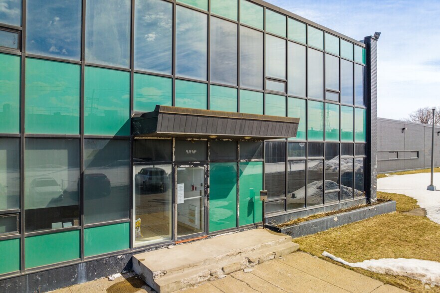 5950 Ch De La Côte-De-Liesse, Mont-Royal, QC for sale - Building Photo - Image 3 of 25