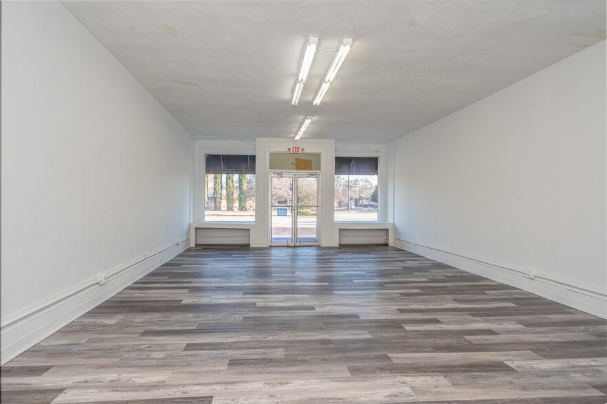 1823-1841 Wade Hampton Blvd, Greenville, SC à vendre - Photo intérieure - Image 3 de 12