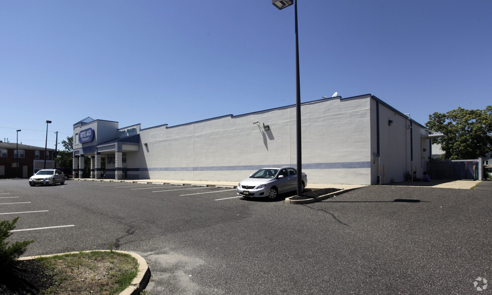 1 E Broad St, Paulsboro, NJ for lease - Building Photo - Image 2 of 10