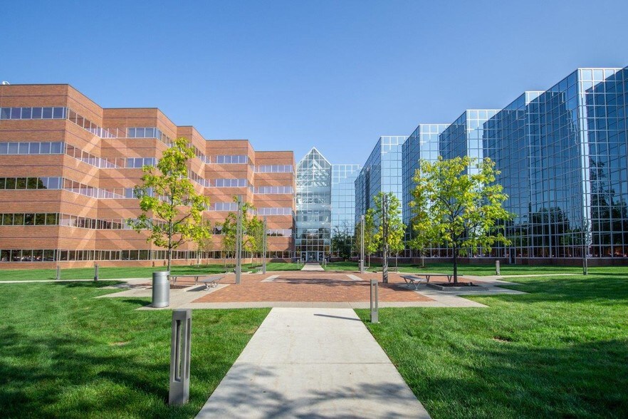 300 Galleria Officentre, Southfield, MI à louer - Photo du bâtiment - Image 1 de 12