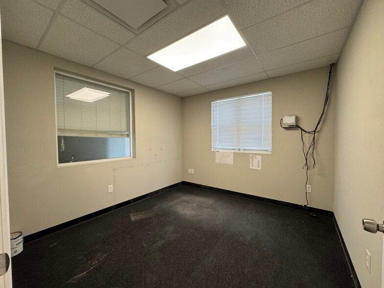 4970B Teays Valley Rd, Scott Depot, WV à louer - Photo du bâtiment - Image 3 de 7