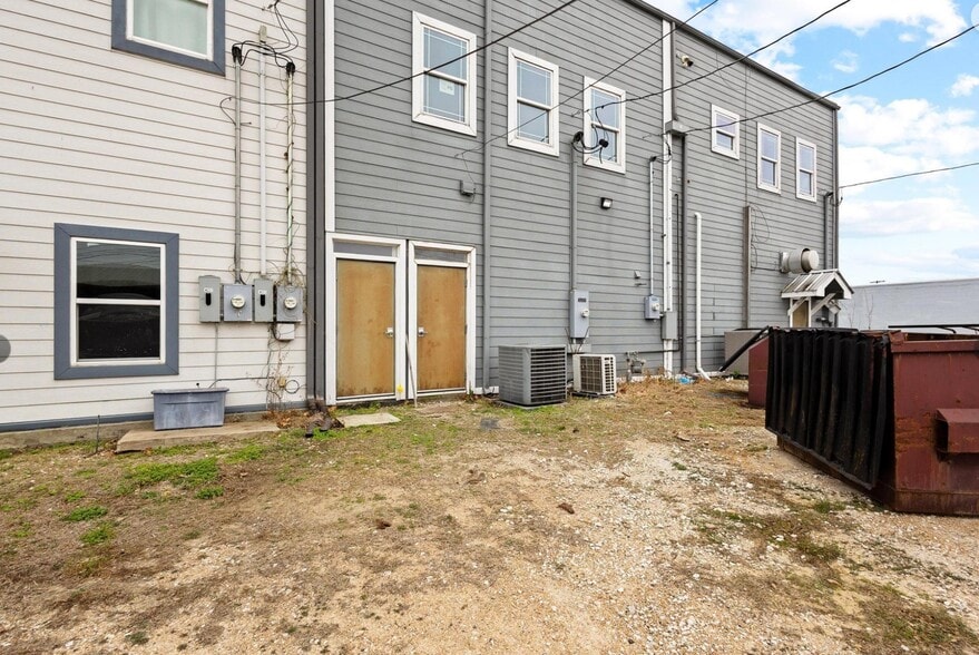 121 E 5th St, Bonham, TX à vendre - Photo du bâtiment - Image 3 de 17