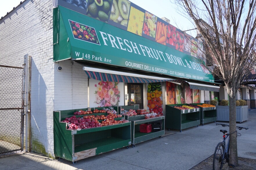 148 W Park Ave, Long Beach, NY for sale - Primary Photo - Image 1 of 2