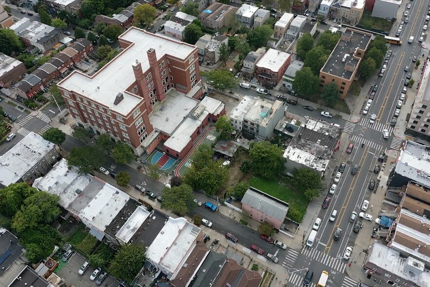 374 Ashford St, Brooklyn, NY for sale - Building Photo - Image 3 of 6