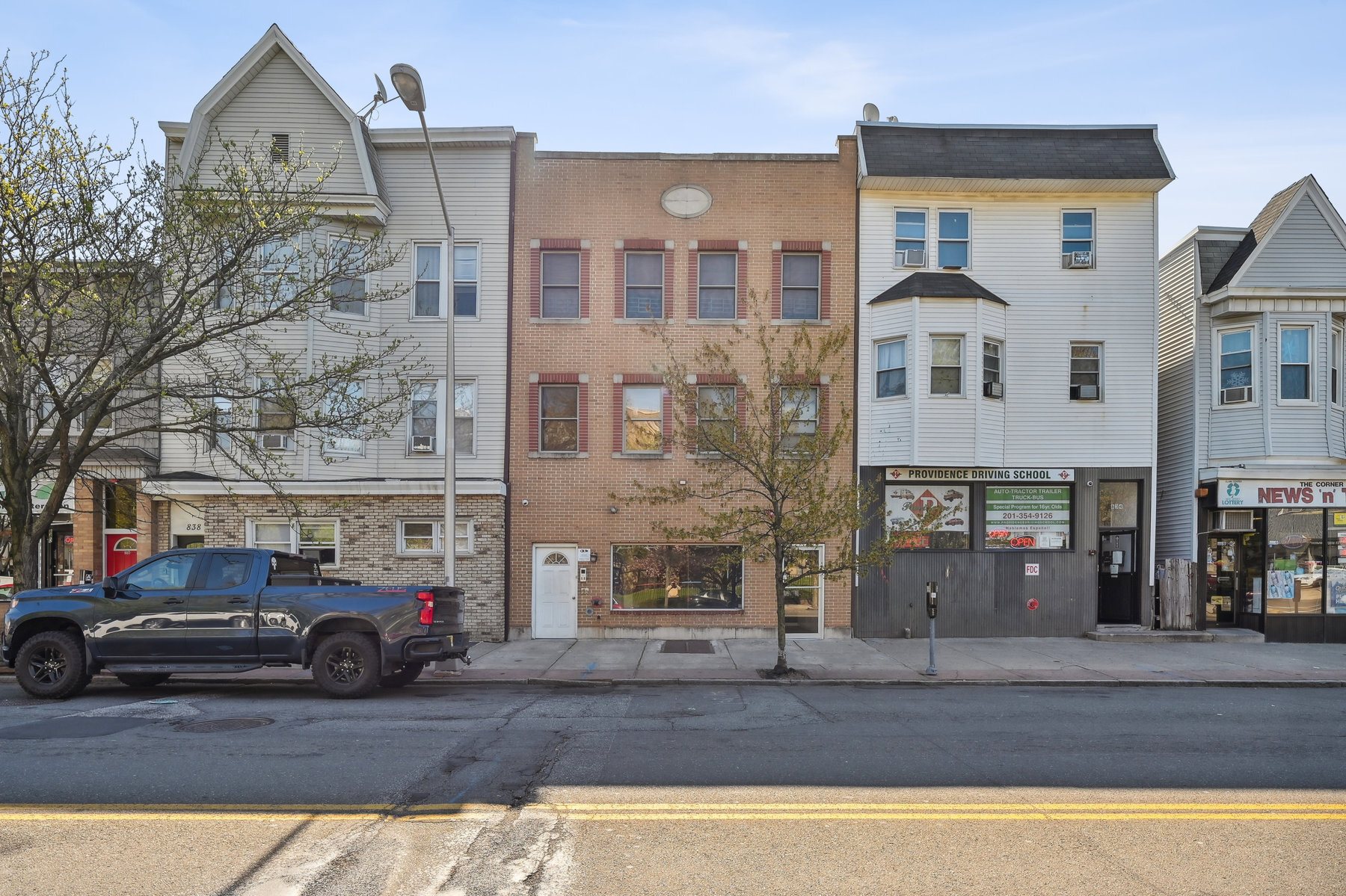 836 Broadway, Bayonne, NJ à vendre Photo du bâtiment- Image 1 de 1