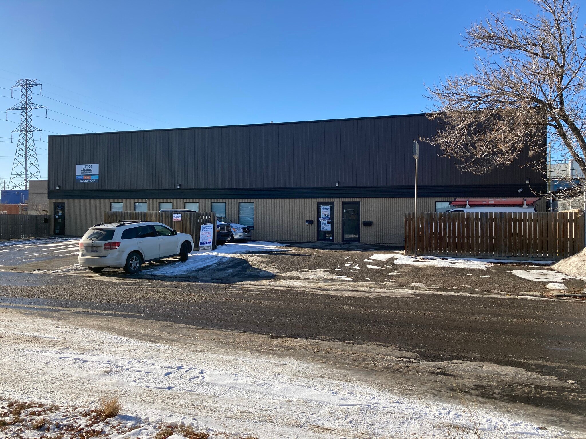 4213 16A St SE, Calgary, AB à vendre Photo du bâtiment- Image 1 de 19