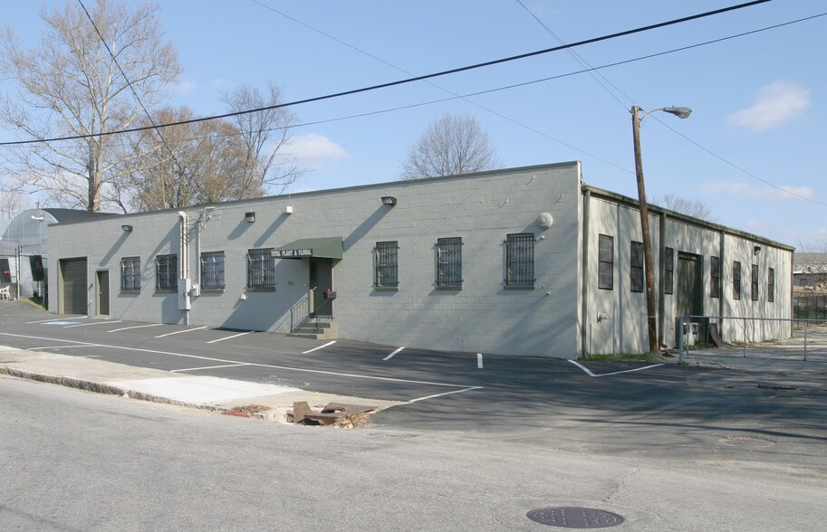 751 James P Brawley Dr NW, Atlanta, GA à louer - Photo du bâtiment - Image 2 de 7