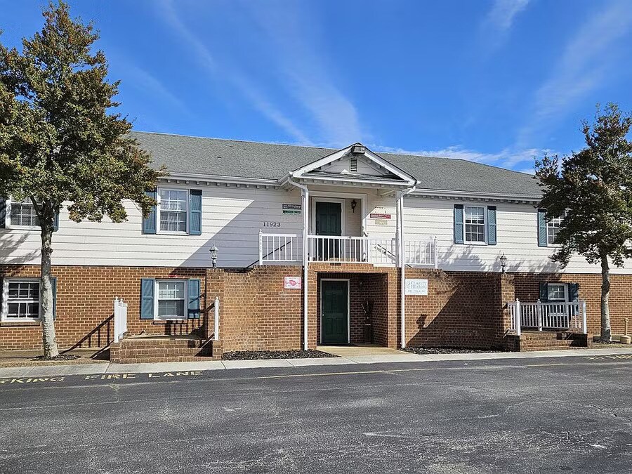 11923 Centre St, Chester, VA for lease Interior Photo- Image 1 of 5